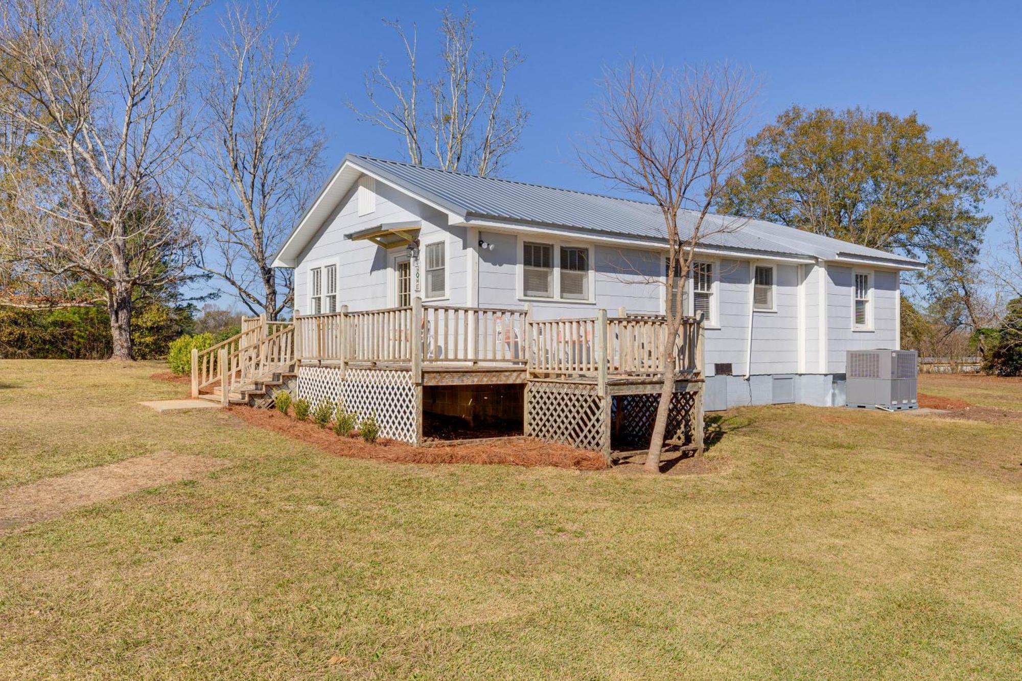 Quiet Grove Hill Cottage With Wraparound Deck! Экстерьер фото