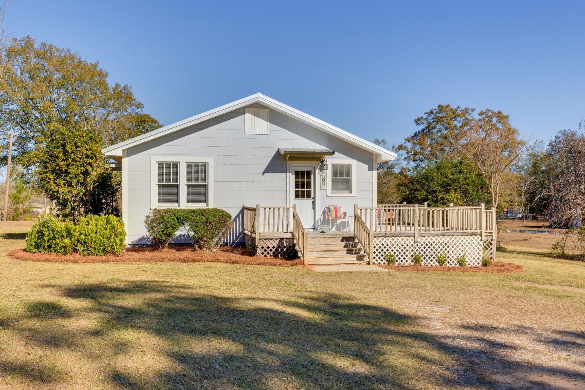 Quiet Grove Hill Cottage With Wraparound Deck! Экстерьер фото