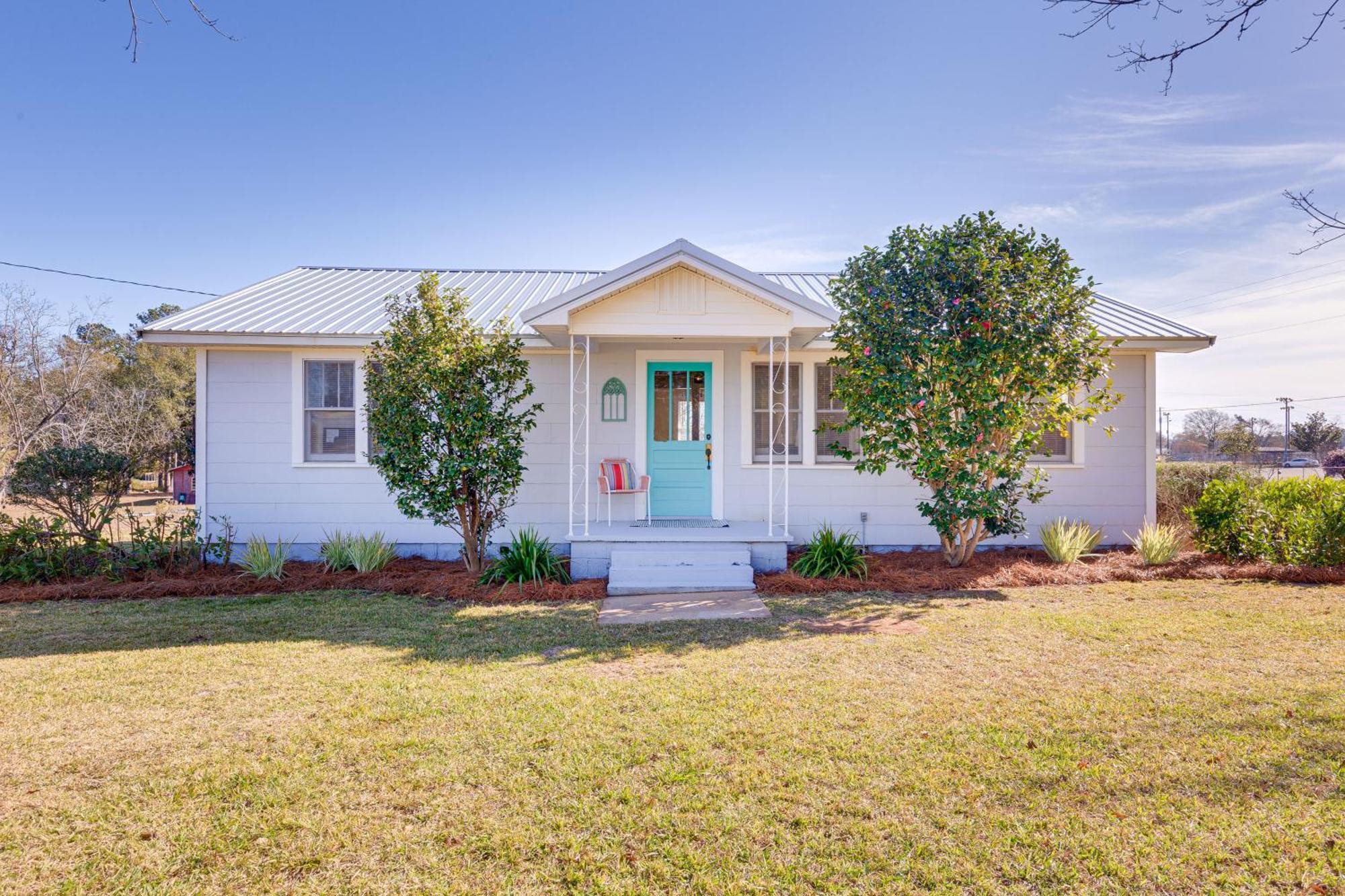 Quiet Grove Hill Cottage With Wraparound Deck! Экстерьер фото