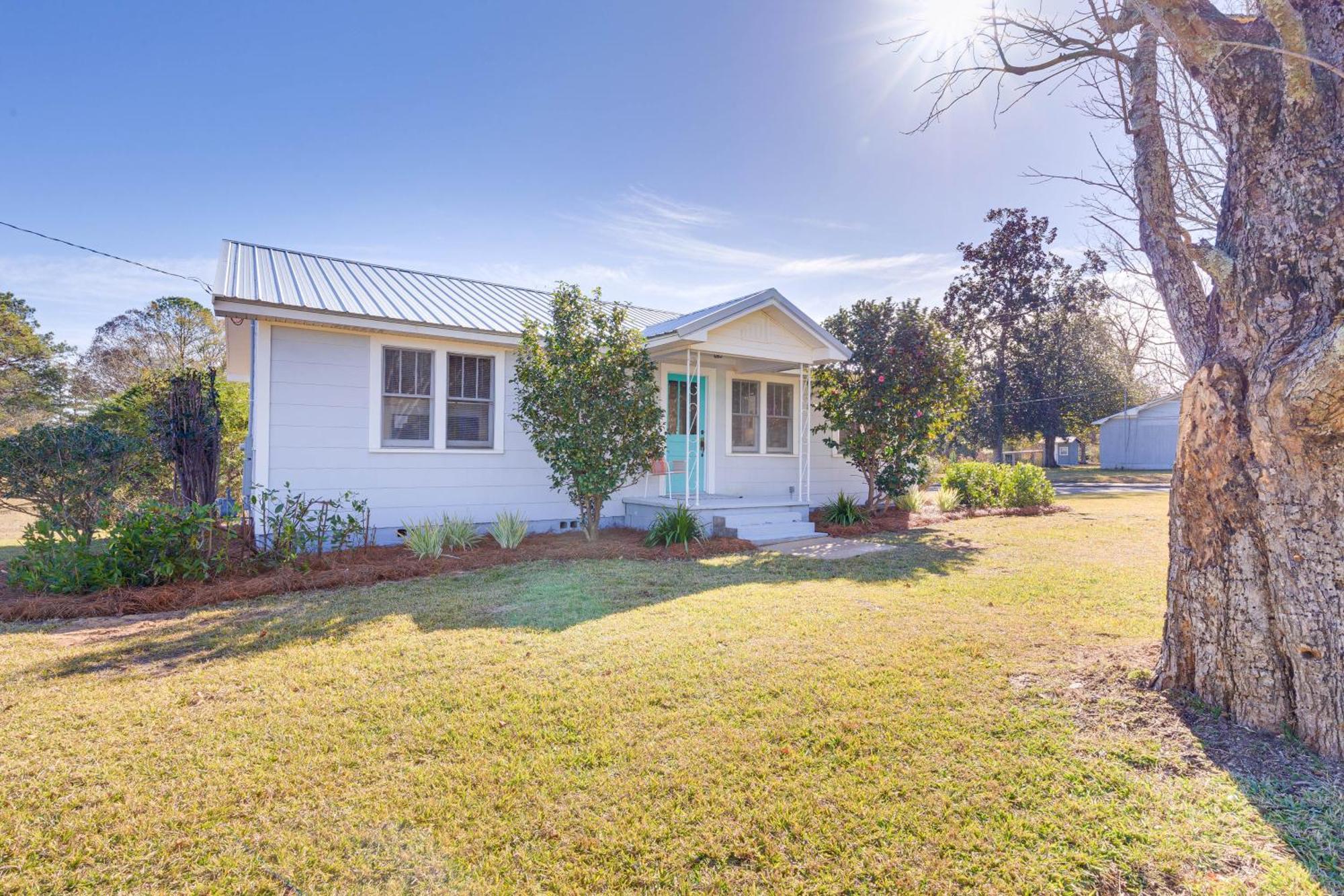 Quiet Grove Hill Cottage With Wraparound Deck! Экстерьер фото